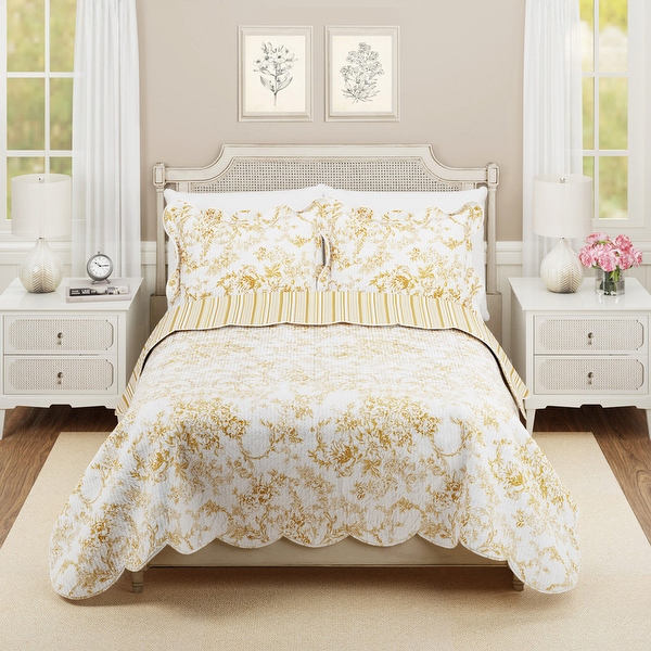 Garden Toile 100% Cotton Reversible Scalloped Quilt Set - On